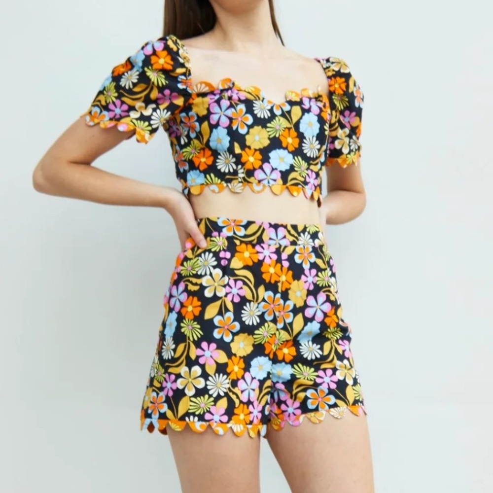 Glamorous Collection Urban Outfitter Set - Picture 4 of 5